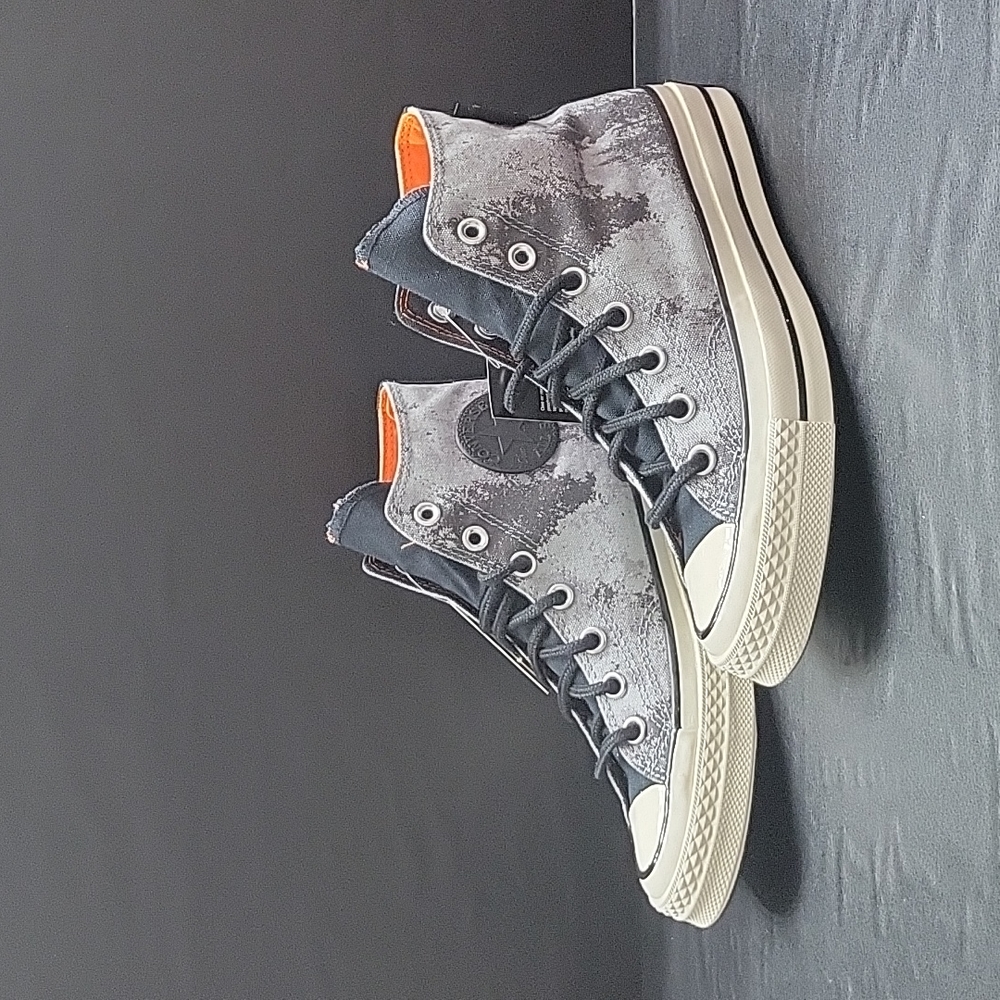 Converse High Top Brand new.